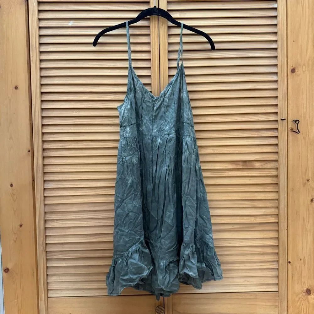 Billabong Green Flowy dress size medium